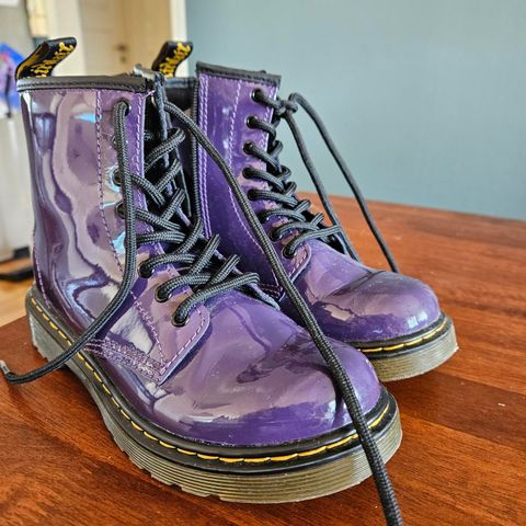 Lilla Dr. Martens