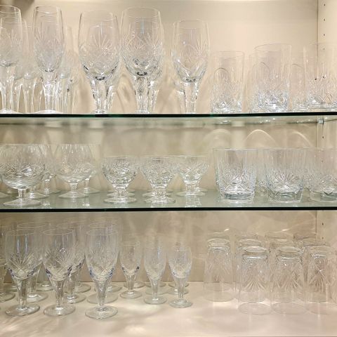 Større samling Finn krystallglass fra Hadeland vurderes solgt