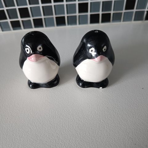 To Vintage pinvin salt og pepper bøsser