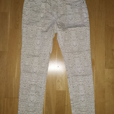 Ny bukse i str 40. Magic Jeans by Mirage i dyreprint.