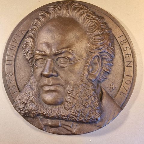 Henrik Ibsen bronze relieff 1828 1978