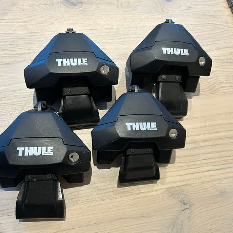 Thule fotsett med monteringskitt til Thule Probar passer til Volvo C40 og V40