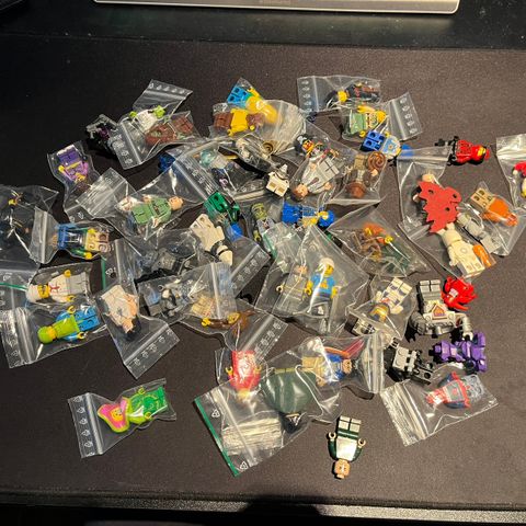 Div lego figurer selges samlet