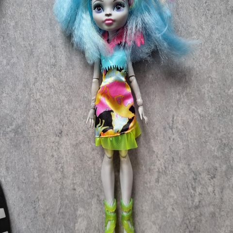 Monster High Electrified Silvi Timberwolf