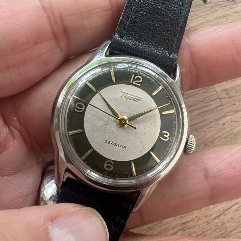 Flott vintage Tissot Seastar fra 1957 med sort «bullseye» urskive