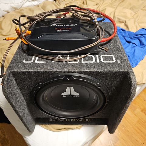 Bilstereo 12" JL audio og forsterker pioneer