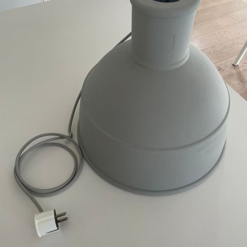 Grå Muuto Unfold taklampe