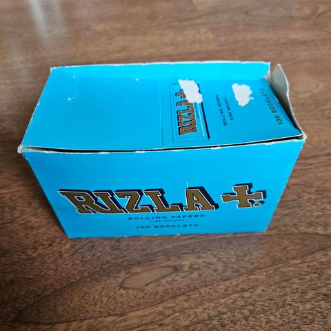 Blå Rizla tilsalgs