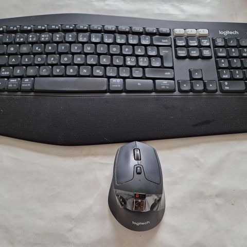 LOGITECH K850