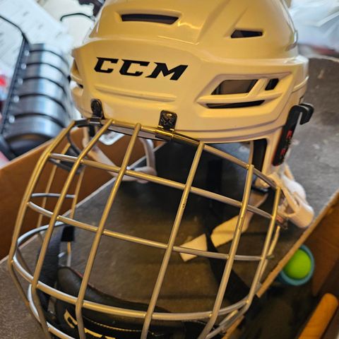 CCM ishockey  hjelm