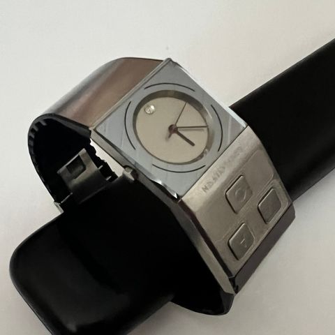 Bang & Olufsen Beowatch Type 9750