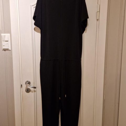 In wear jumpsuit / buksedress til salgs