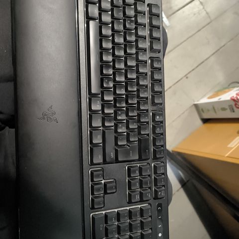 Like new!! Razer ornata Chroma keyboard RGB Light