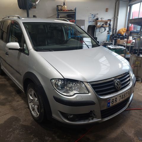 Vw touran 1.9 77kw automat 7gir selger i deler