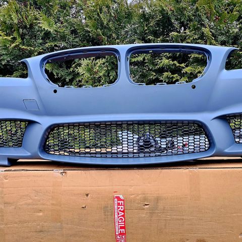 Ny Bmw F10 F11 framfanger/frontleppe/spoiler/diffuser/grill