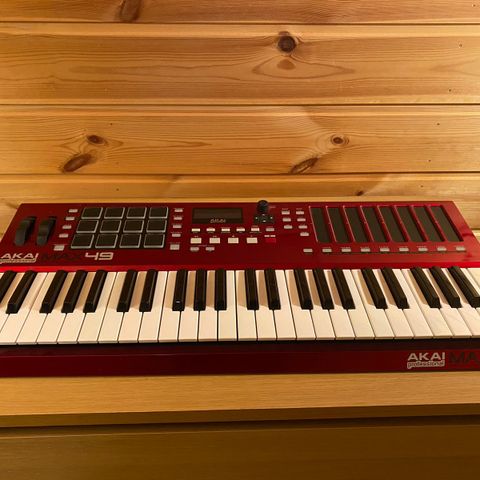 Akai MAX49 MIDI keyboard