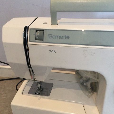 Symaskin BERNETTE 705