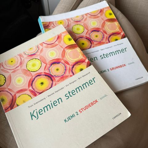 Kjemien Stemmer 2. Grunnbok og Studiebok