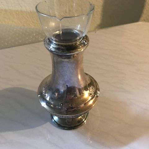 Vase sølvplett med glass innsats