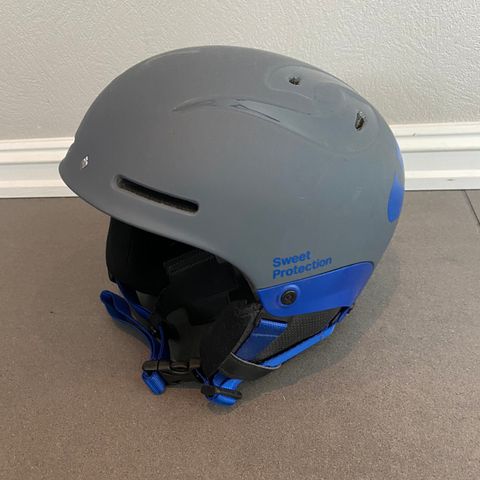 Lite brukt alpinhjelm fra Sweet Protection junior størrelse S/M