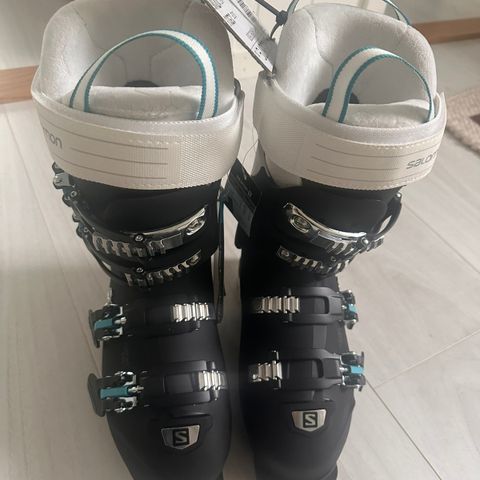 Ny Salomon alpin sko str 23,5 cm