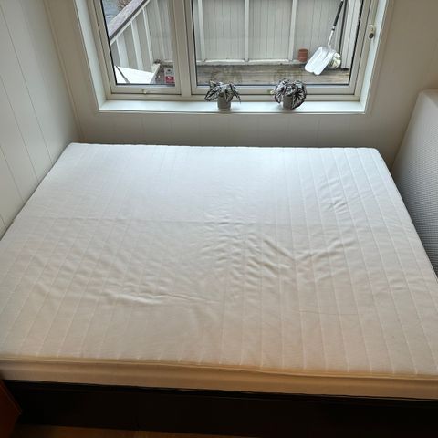 IKEA seng med madrasser