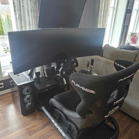 Racing Simulator.  Playseat, Moza, Thrustmaster,