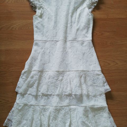 Nydelig hvit kjole str 38
