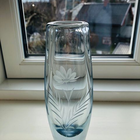 Krystall vase fra Randsfjord glass i lyseblått glass