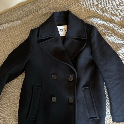 Mørkeblå dobbeltspent jakke fra Zara