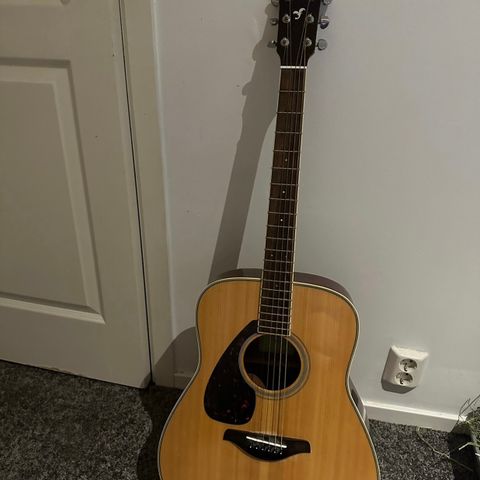 Yamaha venstrehendt gitar