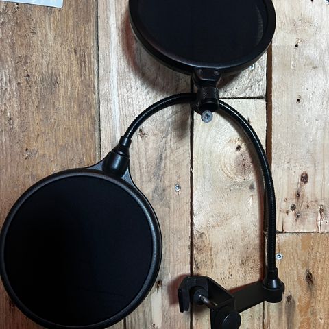 Pop-filter og amp-stativ