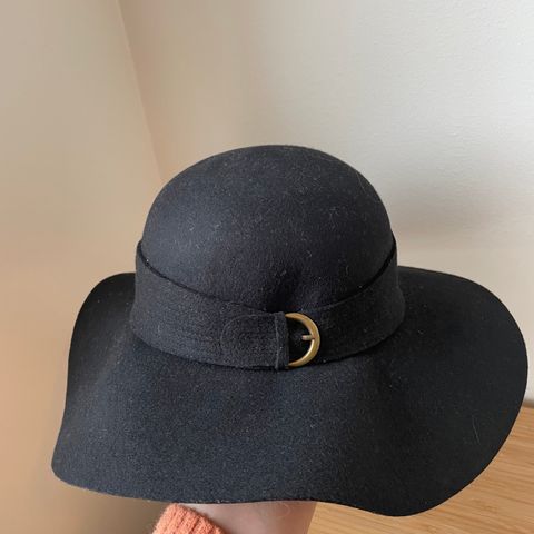 Myk hatt i svart