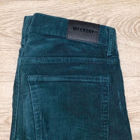 (herremodell) WEEKDAY jeans ubrukte W29 (899,- nypris)