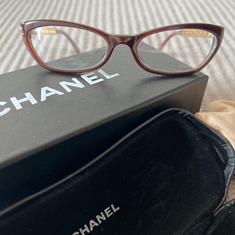 Stilige Chanel  briller uten styrke. Kul og feminin modell.