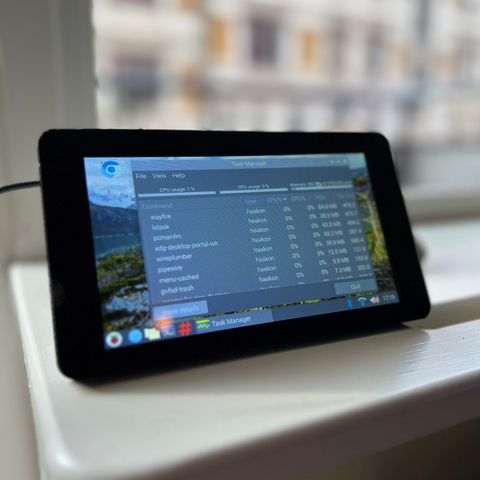 Raspberry Pi 4 med 7” touchskjerm