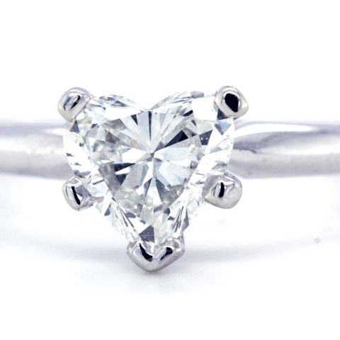 GG (Verdi 105,000-) 1.11ct Kvalitets diamantring (GIA)