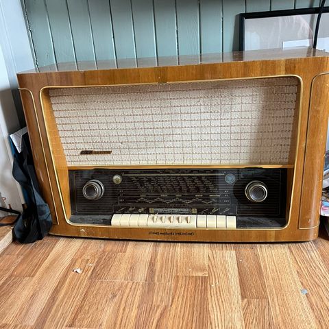 Retro radio