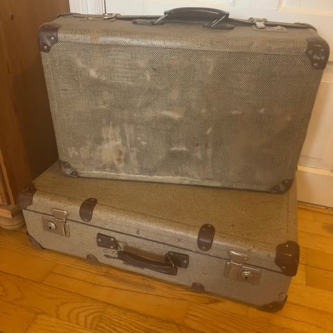 2x gamle kofferter