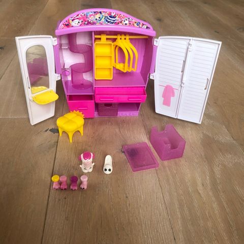 Shopkins skap med tilbehør og figurer