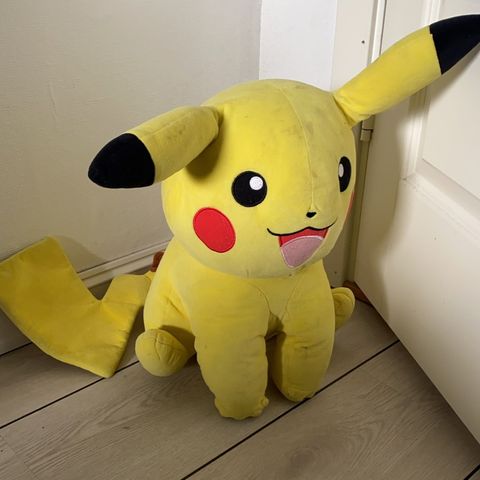 Pokemon Pikachu  - 55 cm høy