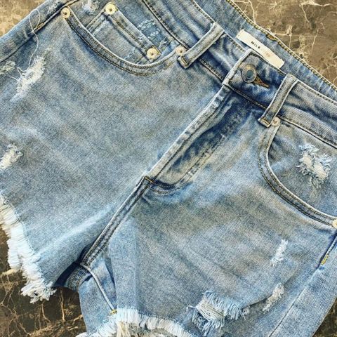 Kule denim shorts fra Milk Atelier - str. 24