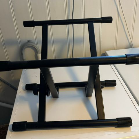 Quiklok gitar/monitor stand til salgs