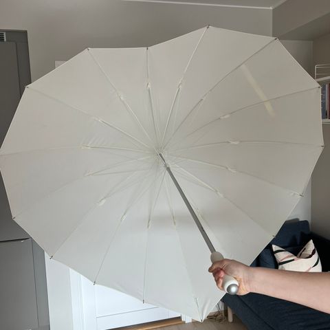 Hvit dobbel paraply - bryllypsparaply - hjerteparaply