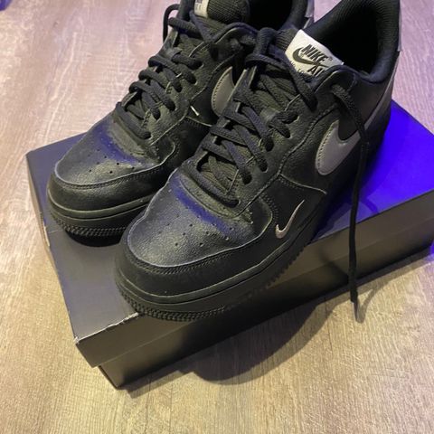 Svarte Air Force 1