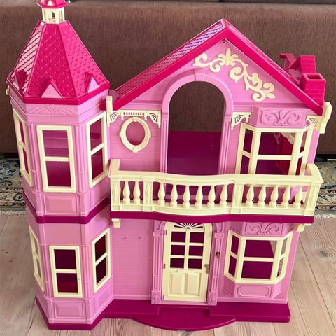 Stort Barbie hus  selges for 500 kr som på bildet.