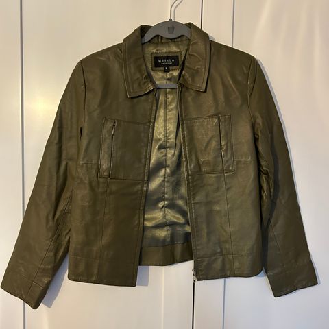 Ladies green leather jacket. Size small. Perfect condition.