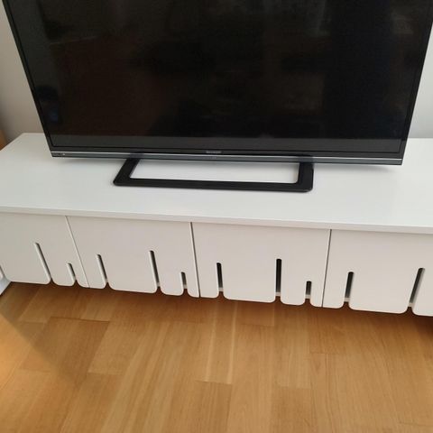 PS 2012 TV-benk fra IKEA