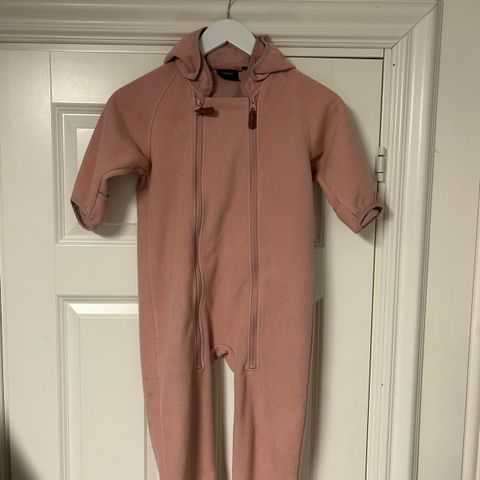 Nydelig pent brukt rosa fleecedress med hette fra Kuling str. 98