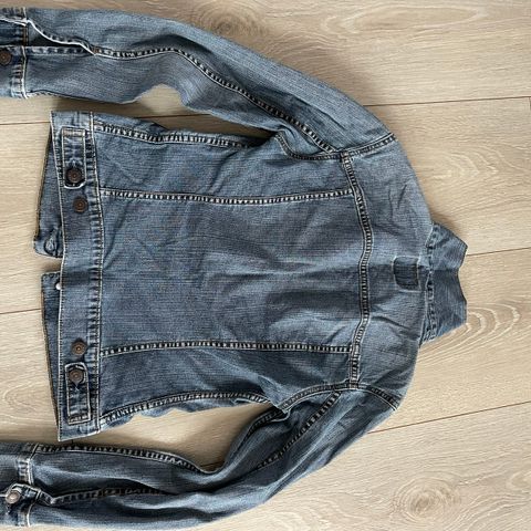 Levi’s. Dongerijakke. Innsvinget modell